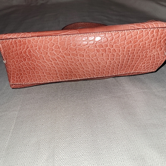 Tommy Hilfiger purse - Picture 6 of 9